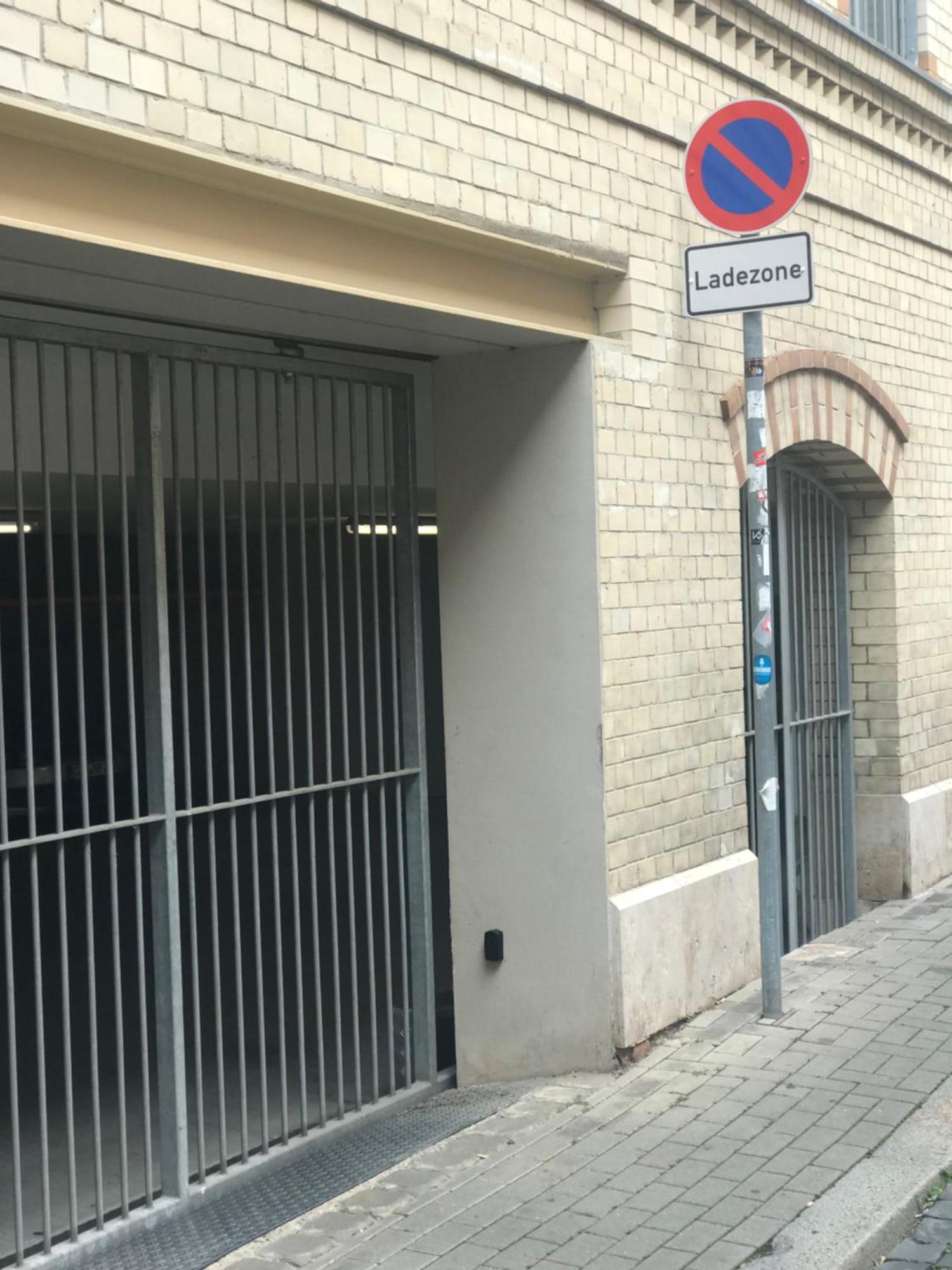 Moderne Galeriewohnung Mit Balkon Und Stellplatz Am Wenigemarkt Erfurt Exterior foto